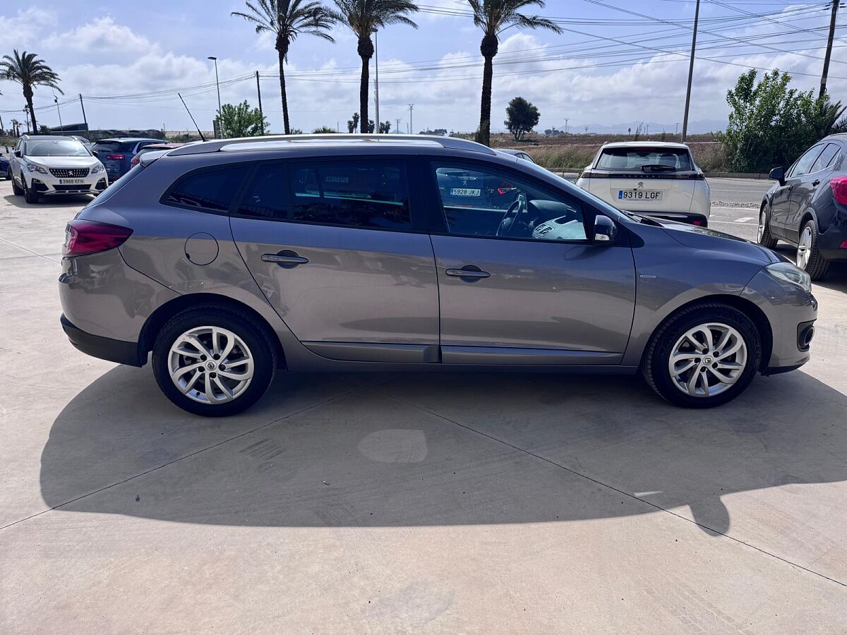RENAULT MEGANE ESTATE 1.5 DCI SPANISH LHD IN SPAIN 135000 MILES SUPER 2014